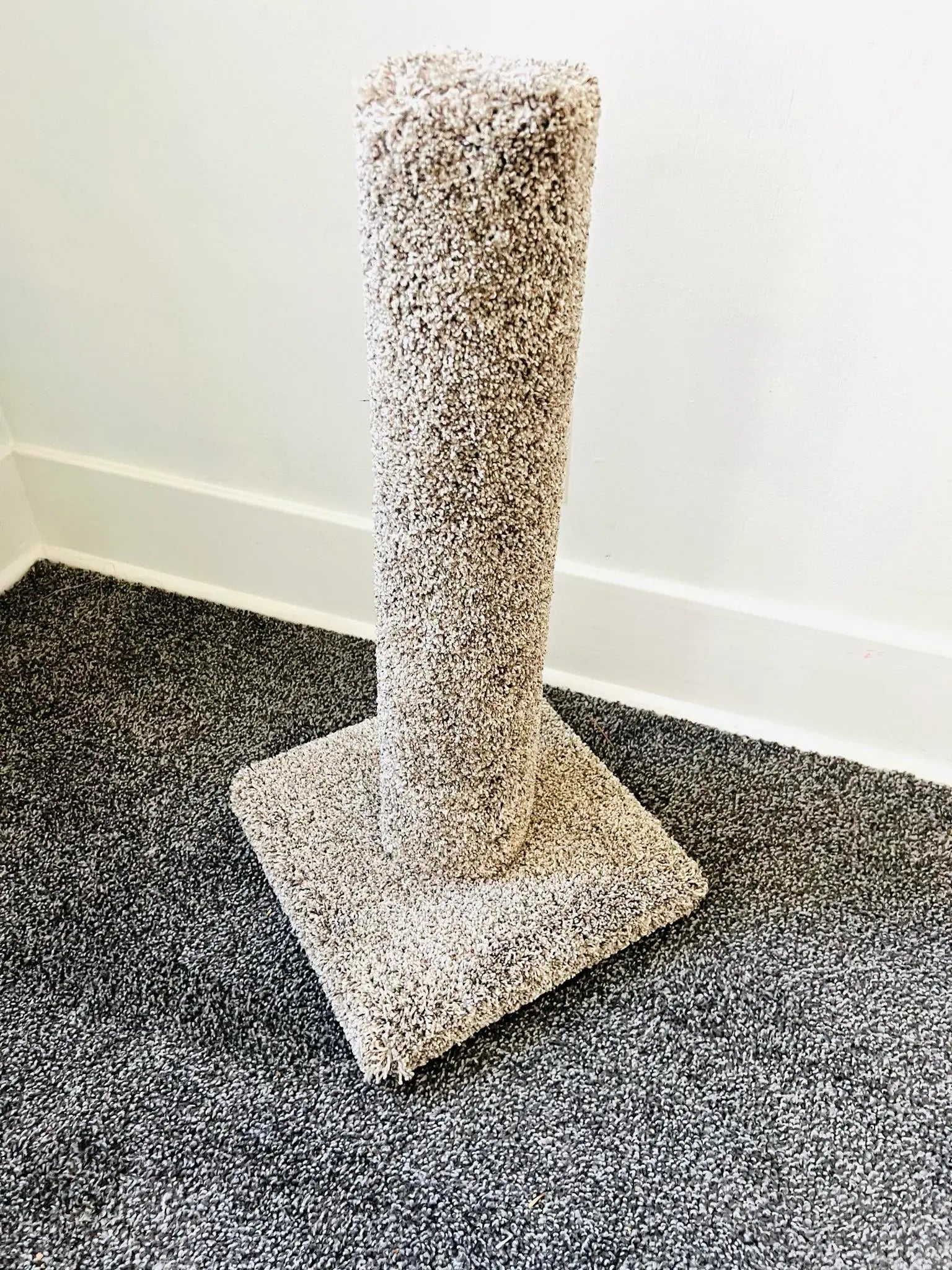 Nathan's Kitty Condos "The Snowball" Cat Scratching post